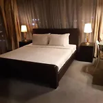 100 Service Suites At Times Square Kl