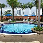 100 Service Suites At Times Square Kl